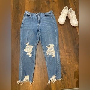 American Eagle Boyfriend Jeans Ripped
